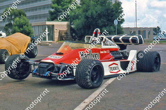 SS McLaren M26 at airport puncture