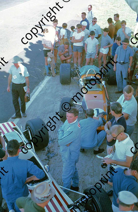 SS Pits Easter Pretorius and F5000 Lola T142, Love and Lotus 49