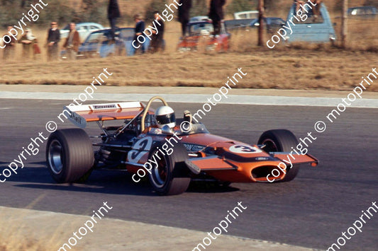 SS Pretorius Gunston BrabhamBT26 shielding from the sun