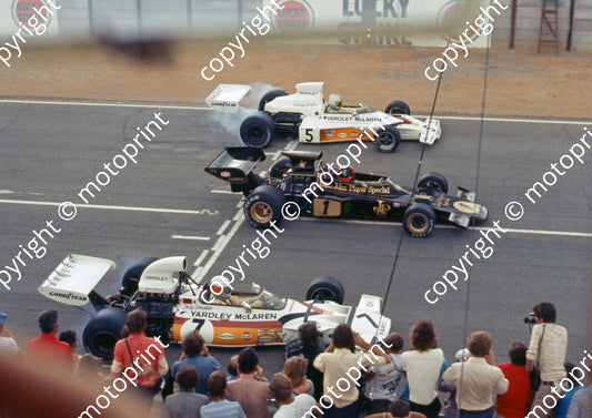 SS Start, Hulme wheelspin, Fittipaldi first, Scheckter some wheelspin A3