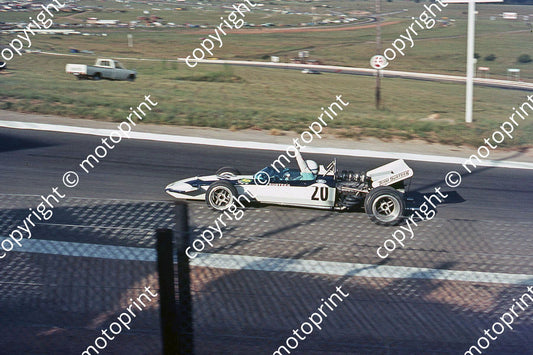 SS (thanks Stuart Falconer) a 227 1971 SA GP  Surtees signalling