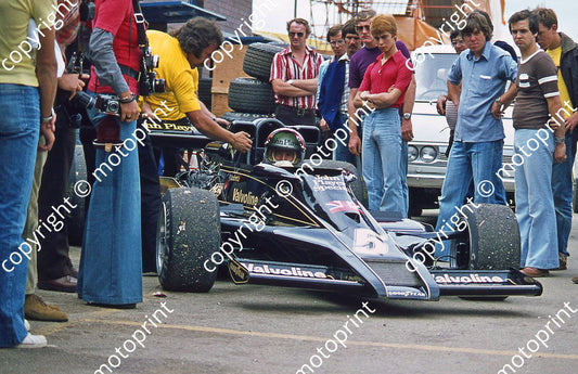 SS (thanks Stuart Falconer) a 555 1977 SA GP Andretti leaving pits