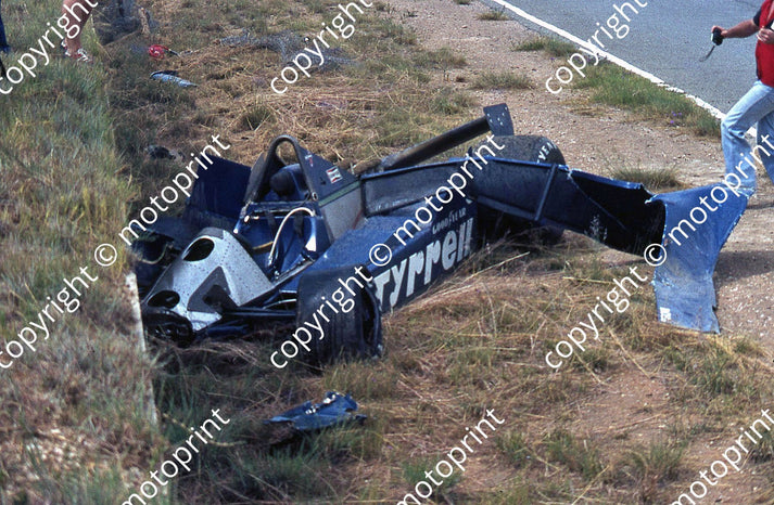 SS (thanks Stuart Falconer) a 672 1979 SA GP Tyrrell crashed Pironi pr ...