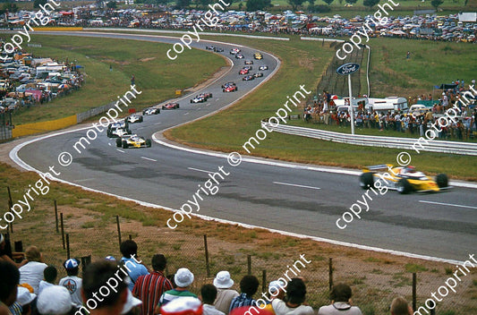SS (thanks Stuart Falconer) a 722 1980 SA GP opening laps Jabouille RE23_ Arnoux RE21_ Jones, Laffite Piquet