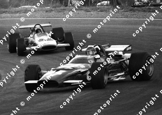 1970 SA GP 17 Jacky Ickx Ferrari 5  Bruce McLaren M14A Scan A4 20x30cm  (Malcolm Sampson Motorsport Photography) (7)