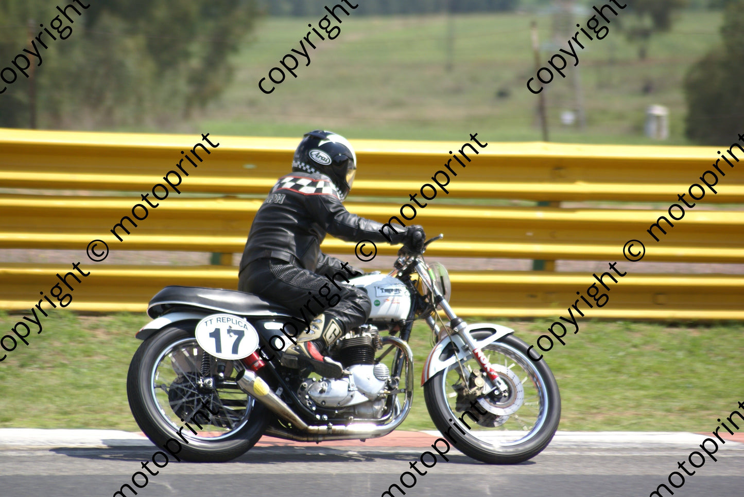 Woodhead Triumph 17 DSC03606