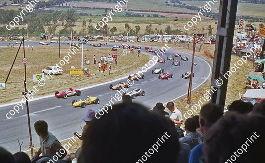 a 201 1970 SA GP FV race rolling start from Leeukop