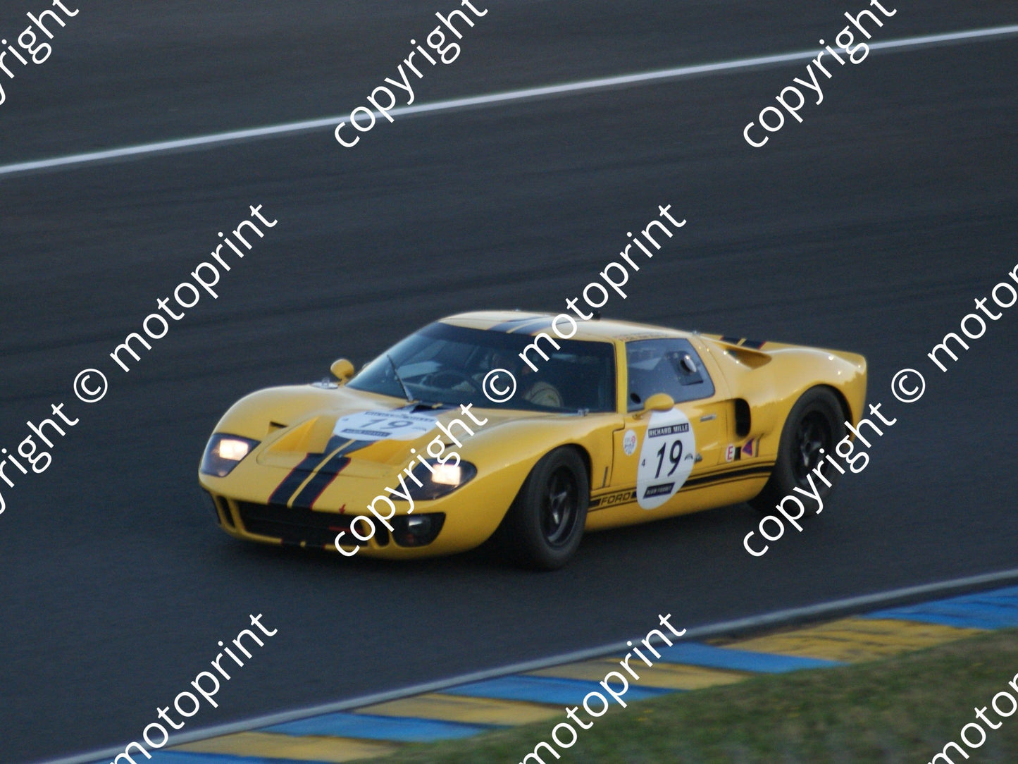 grid 4 19 GT40 Christophe van Riet Sat evening (15)