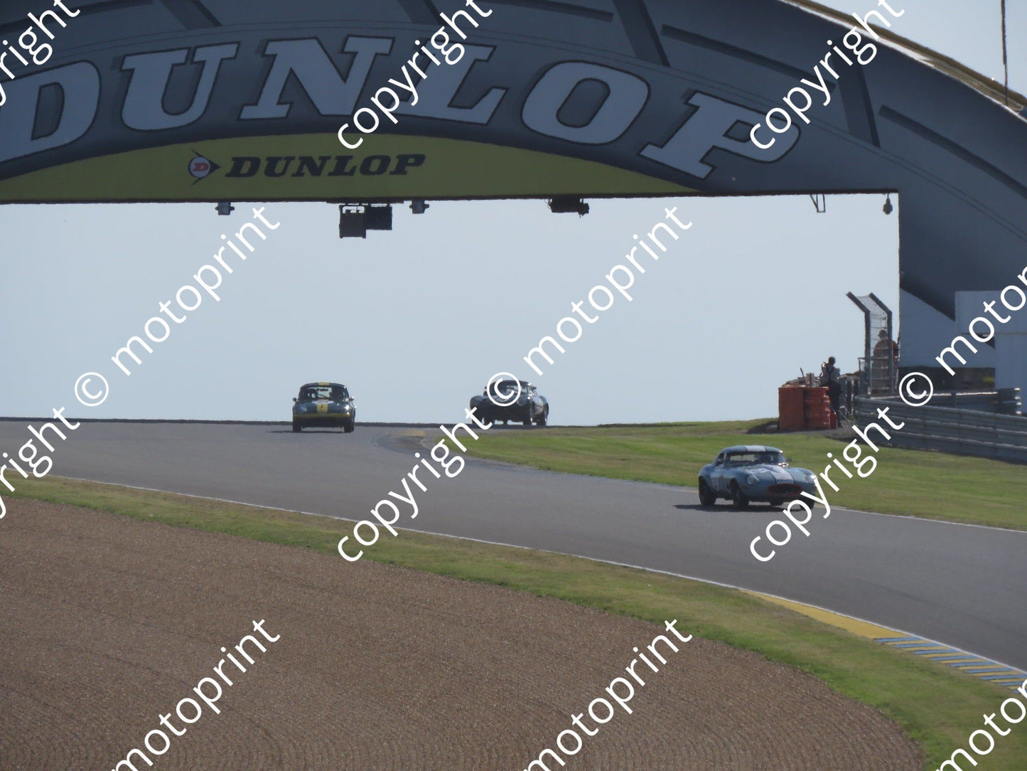 grid 4 48 Fabrice Mestrot, Jose de Rocha, 44 Adam Lindemann, Robert Blakemore E-types Dunlop Bridge prac  (44)