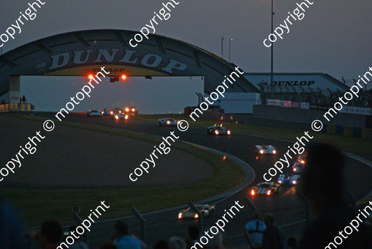 grid 5 0 44 19  both Lola T70 Mk3s 76 Chevron B19 Sat evening Dunlop Bridge red flag(7)