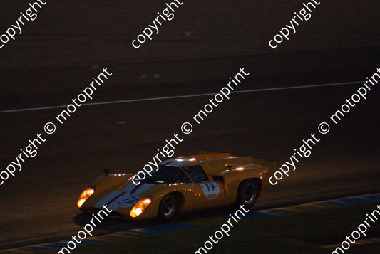 grid 5 19 Lola T70 Mk3 Eric Mestdagh Sat evening (6)
