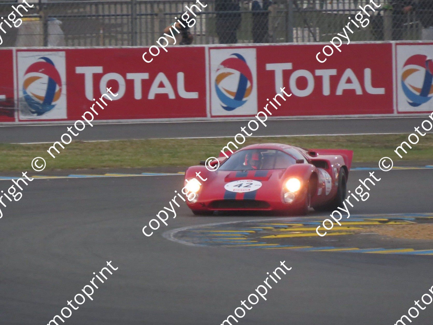 grid 5 42 Lola T70 Mk3 Eric de Doncker, Antonio Carisi, Jean-Luc Papaux 2nd am  (45)