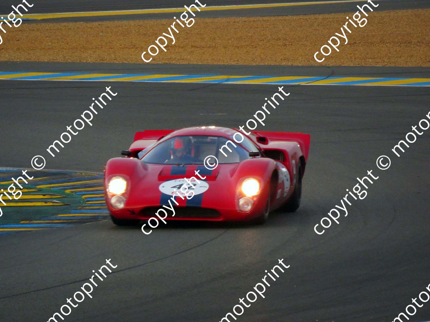grid 5 42 Lola T70 Mk3 Eric de Doncker, Antonio Carisi, Jean-Luc Papaux 2nd am  (46)