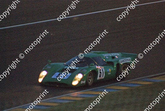 grid 5 51 Lola T70 Mk3 Shaun Lynn Sat evening